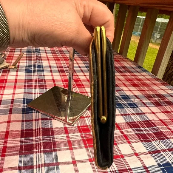 Vintage 1970's Satin Clutch with Rococo Painting - Made in Italy 🇮🇹 - Picture 7 of 11